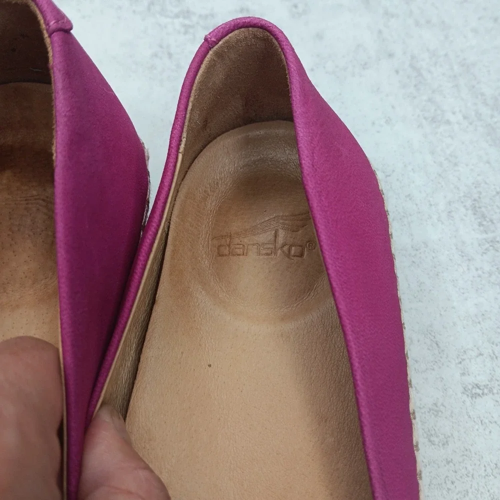 Dansko Lesley Espadrille Flats 40 9.5 Fuschia Leather SlipOn Boho Modern Comfort